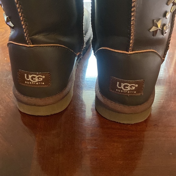 - 🦊Ugg NWOT Big Kids leather studded boots. EUC. All studs in place. 👏 - Picture 5 of 16
